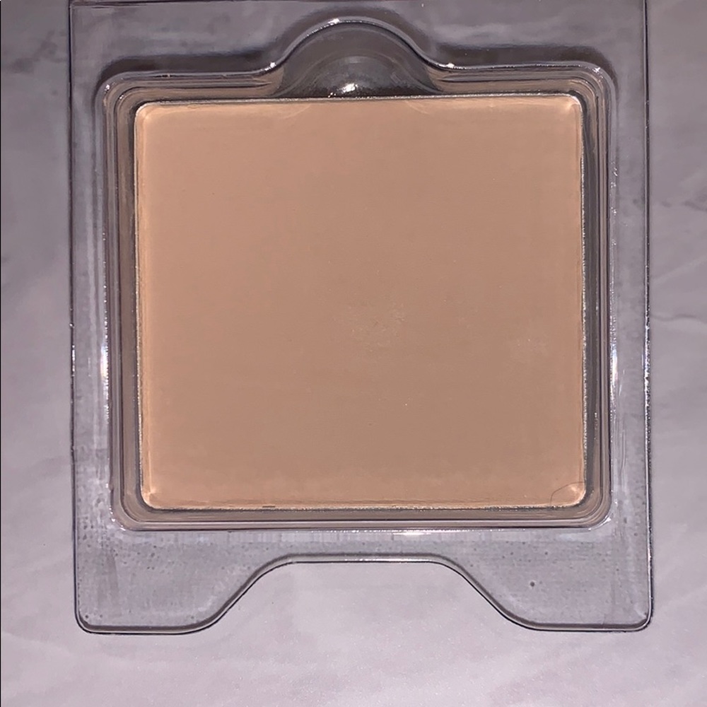 💚Aveda mineral dual foundation in Aster 🥰